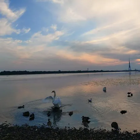 Jauks Dzivoklis Ar Skaistu Skatu Uz Daugavu Апартаменты